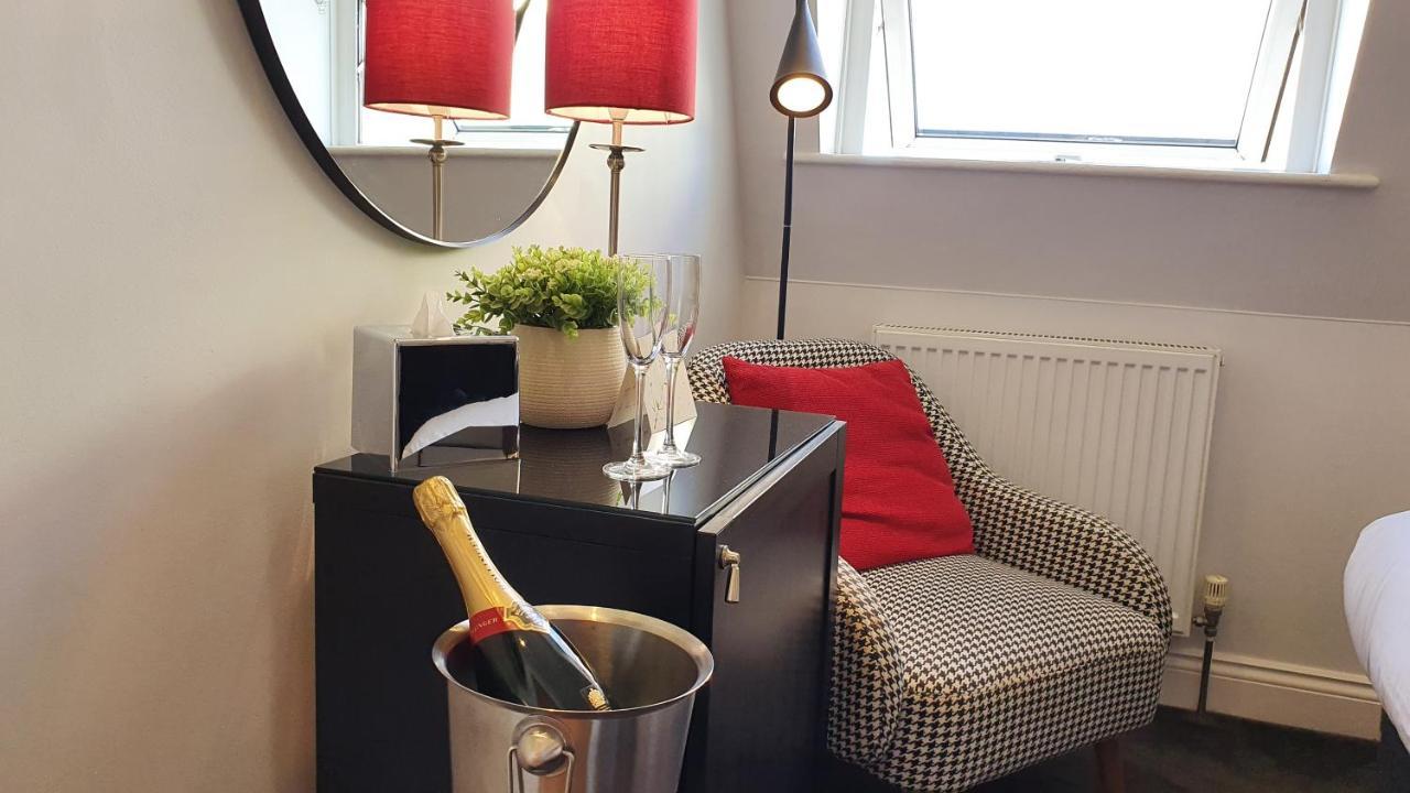 A Room With A View Brighton Екстериор снимка A champagne bucket