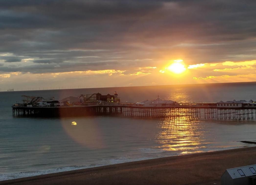 A Room With A View Brighton Стая снимка The pier at sunset