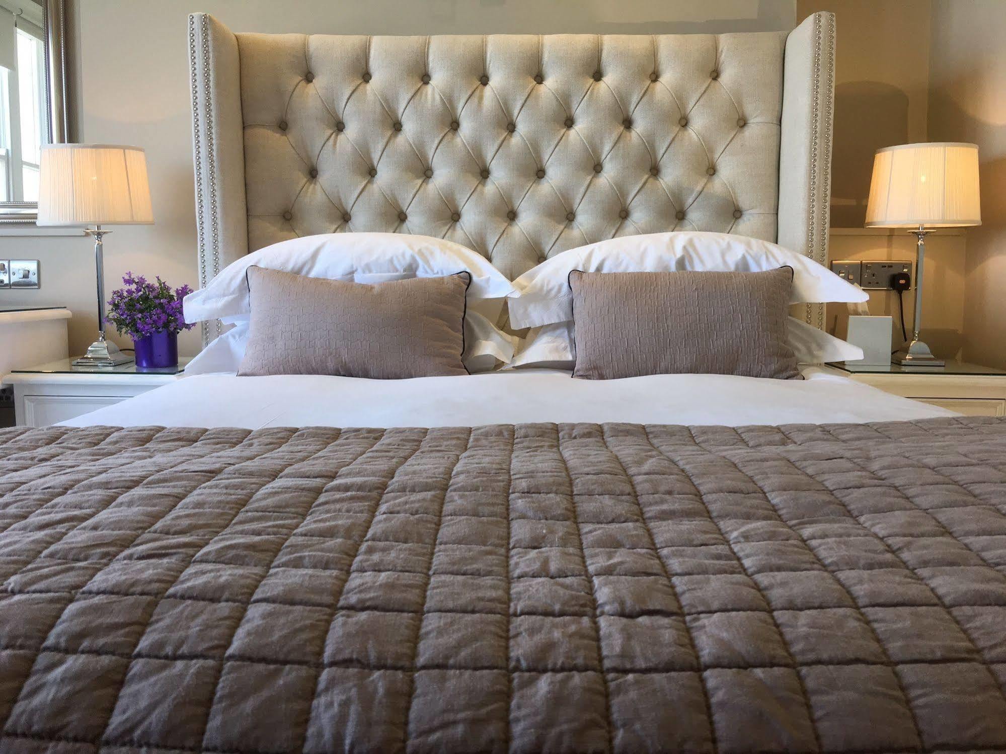 A Room With A View Brighton Екстериор снимка A bed with a tufted headboard