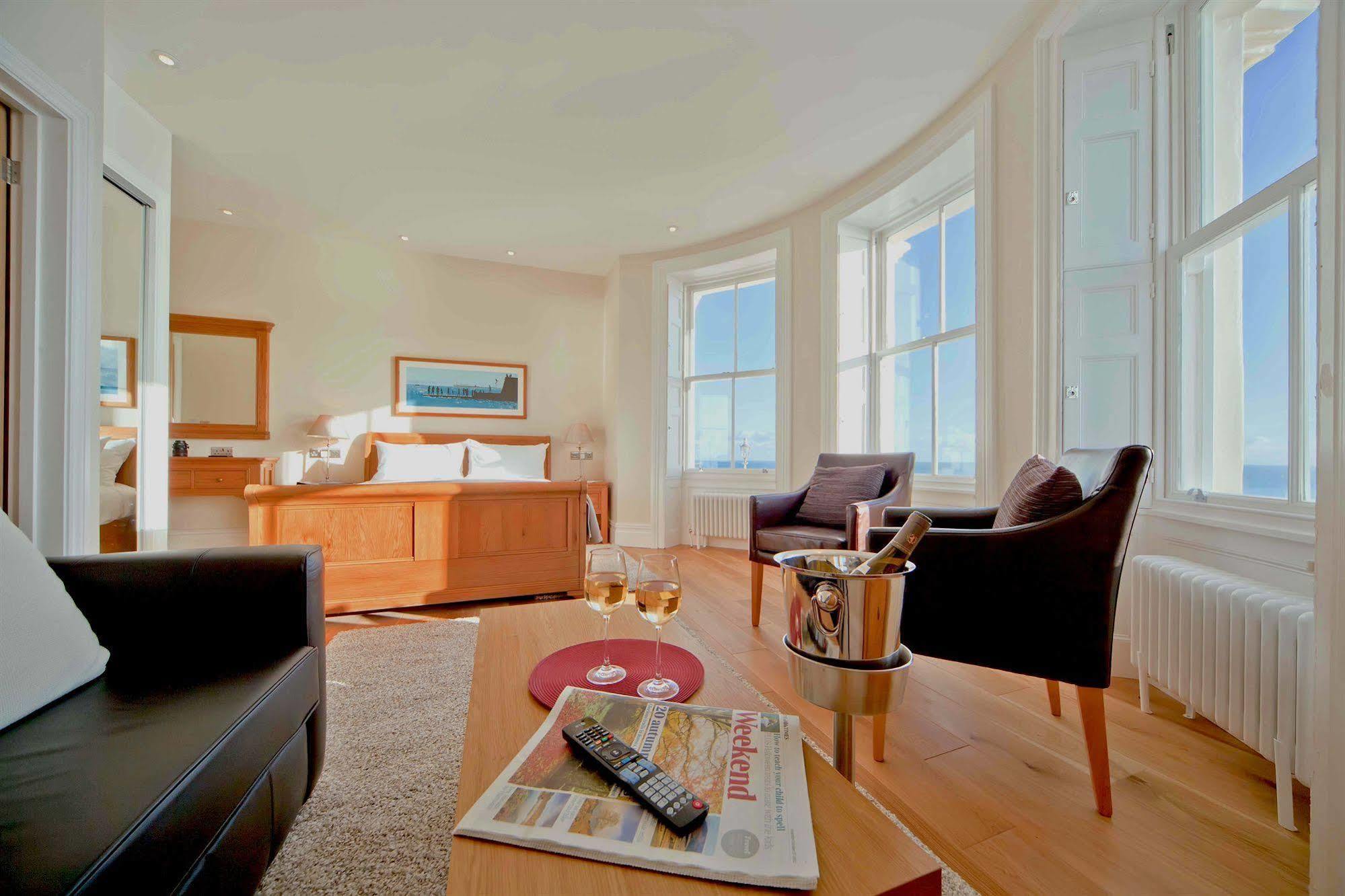 A Room With A View Brighton Екстериор снимка The interior of a suite at the hotel